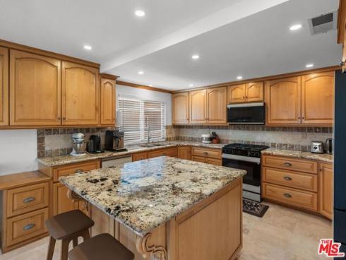 7825 Seaglen Drive, Huntington Beach, CA
