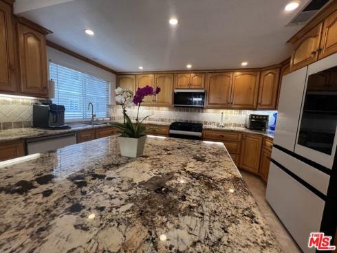7825 Seaglen Drive, Huntington Beach, CA