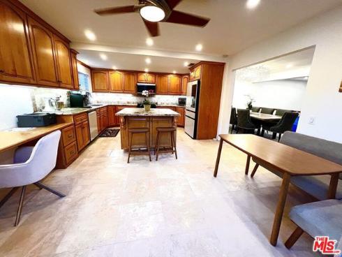 7825 Seaglen Drive, Huntington Beach, CA
