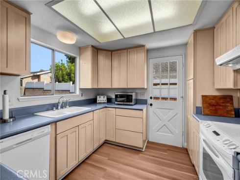 17362 Breda Lane, Huntington Beach, CA