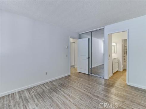8633 Portola 17-E Court, Huntington Beach, CA