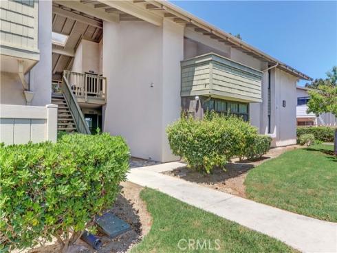 8633 Portola 17-E Court, Huntington Beach, CA