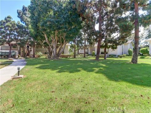 8633 Portola 17-E Court, Huntington Beach, CA