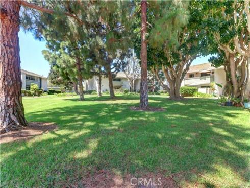 8633 Portola 17-E Court, Huntington Beach, CA