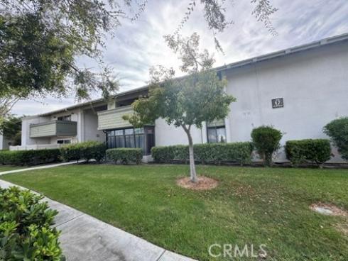 8633 Portola 17-E Court, Huntington Beach, CA