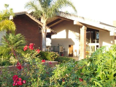 8633 Portola 17-E Court, Huntington Beach, CA