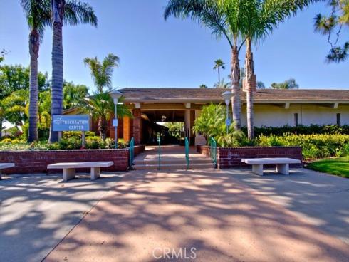 8633 Portola 17-E Court, Huntington Beach, CA