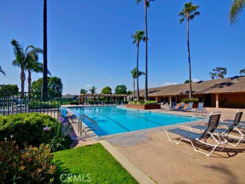 8633 Portola 17-E Court, Huntington Beach, CA