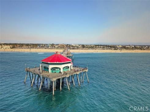200  Pacific Coast  329  Highway, Huntington Beach, CA