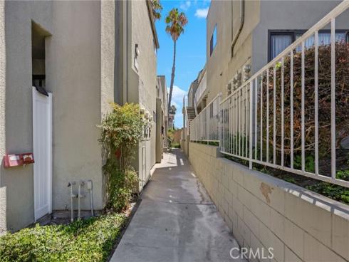 17702 Sergio 102 Circle, Huntington Beach, CA