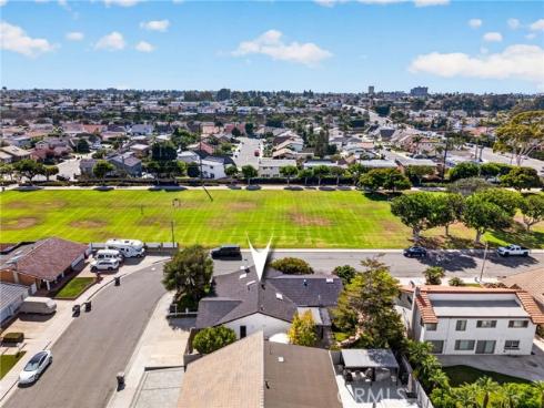 8661 Brookside Drive, Huntington Beach, CA