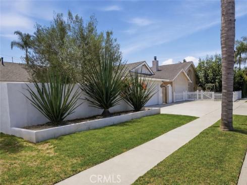 9412 Nautilus Drive, Huntington Beach, CA