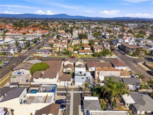 1209 Huntington Street, Huntington Beach, CA