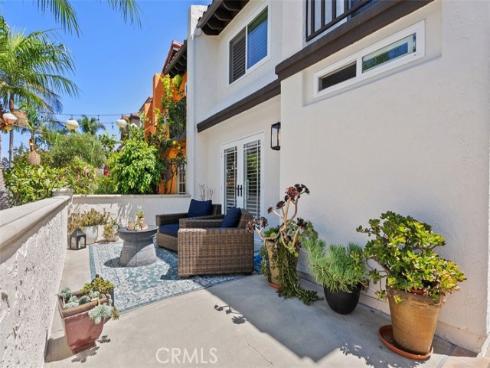610 21st Street , Huntington Beach, CA