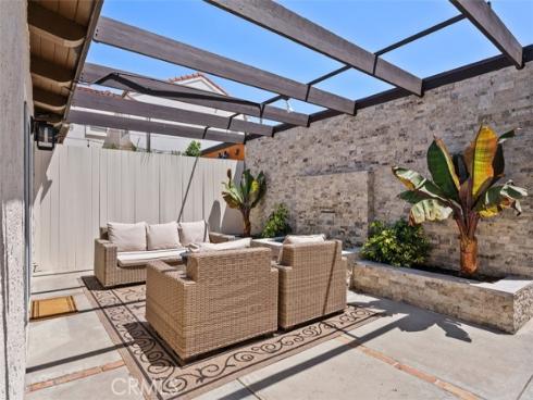 610 21st Street , Huntington Beach, CA