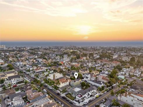 711  Huntington  , Huntington Beach, CA