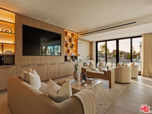 3271 Easter Circle, Huntington Beach, CA