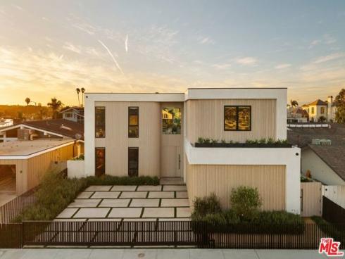 3271 Easter Circle, Huntington Beach, CA