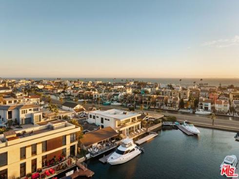3271  Easter   Circle, Huntington Beach, CA