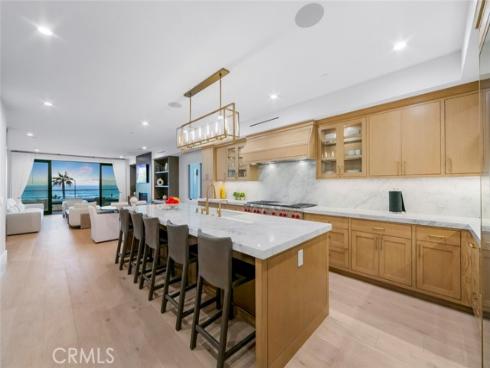 816 Pacific Coast Highway, Huntington Beach, CA