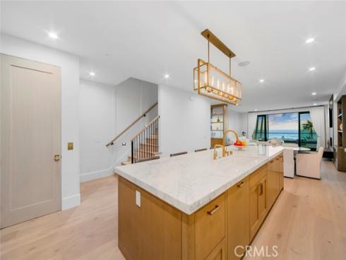 816 Pacific Coast Highway, Huntington Beach, CA