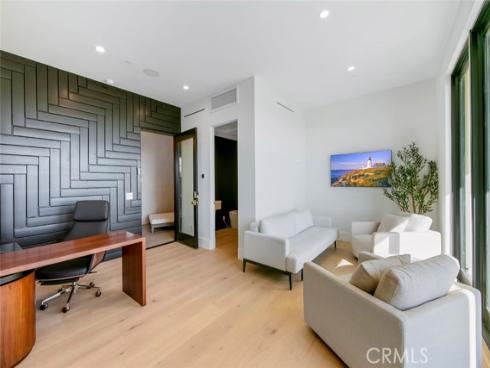 816 Pacific Coast Highway, Huntington Beach, CA