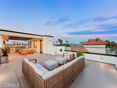 816 Pacific Coast Highway, Huntington Beach, CA