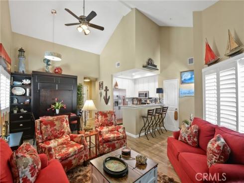 2000 Pacific Coast Hwy Apt 308 , Huntington Beach, CA