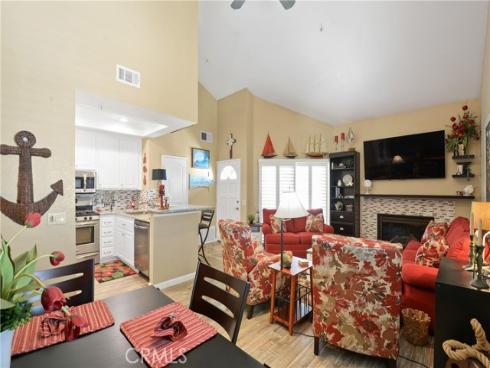 2000 Pacific Coast Hwy Apt 308 , Huntington Beach, CA