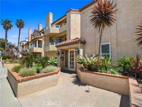 2000 Pacific Coast Hwy Apt 308 , Huntington Beach, CA