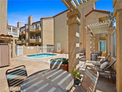 2000 Pacific Coast Hwy Apt 308 , Huntington Beach, CA