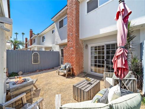 8215 Deerfield Drive, Huntington Beach, CA