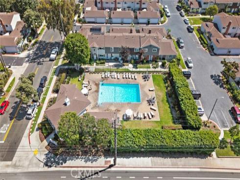 8215 Deerfield Drive, Huntington Beach, CA