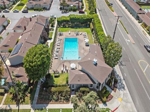 8215 Deerfield Drive, Huntington Beach, CA