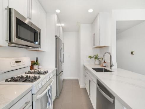 18242 Parkview 208 Lane, Huntington Beach, CA
