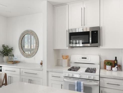 18242 Parkview 208 Lane, Huntington Beach, CA