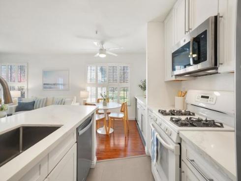 18242 Parkview 208 Lane, Huntington Beach, CA