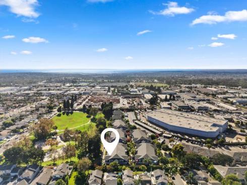 18242 Parkview 208 Lane, Huntington Beach, CA