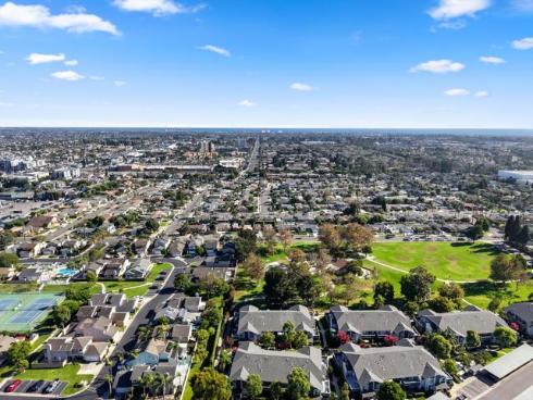 18242 Parkview 208 Lane, Huntington Beach, CA