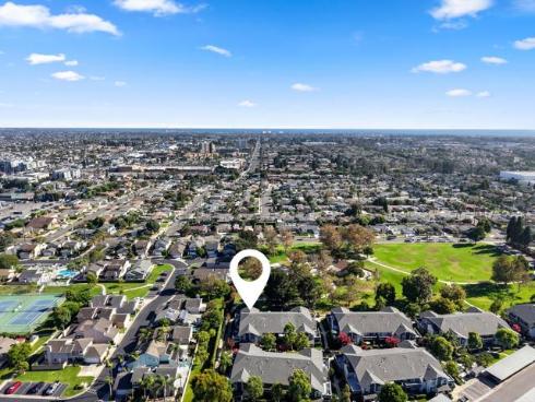18242 Parkview 208 Lane, Huntington Beach, CA