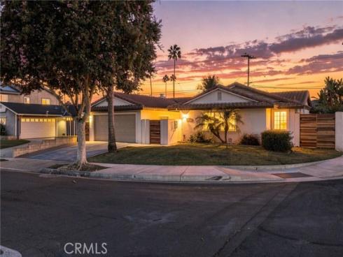18001 Gulf , Huntington Beach, CA