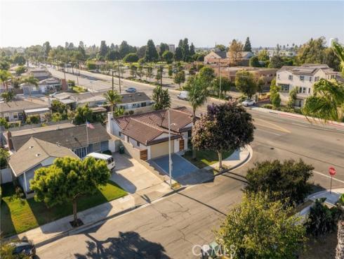 18001 Gulf , Huntington Beach, CA