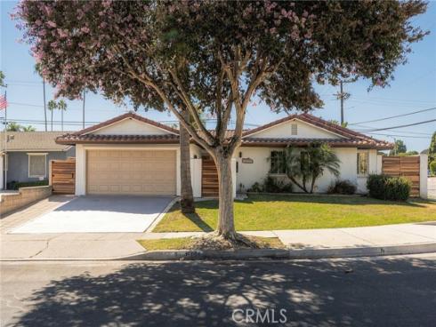 18001 Gulf , Huntington Beach, CA