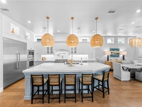 817 Main Street, Huntington Beach, CA