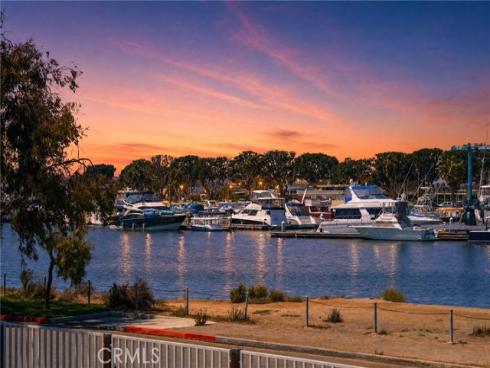3256 Sparkler , Huntington Beach, CA
