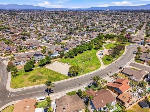17951 Whitford Lane, Huntington Beach, CA