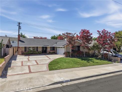 17771 Misty Lane , Huntington Beach, CA