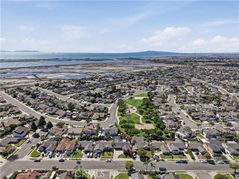 17771 Misty Lane , Huntington Beach, CA