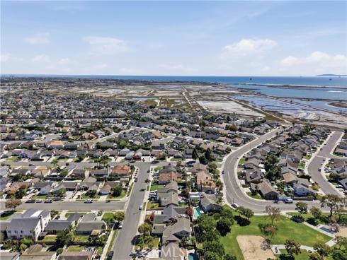 17771 Misty Lane , Huntington Beach, CA