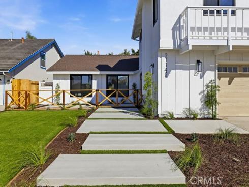 21142  Brookhurst   Street, Huntington Beach, CA